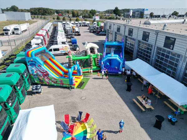 Piknik z torem przeszkód i dmuchańcami – zdjęcie z imprezy HappyHopp